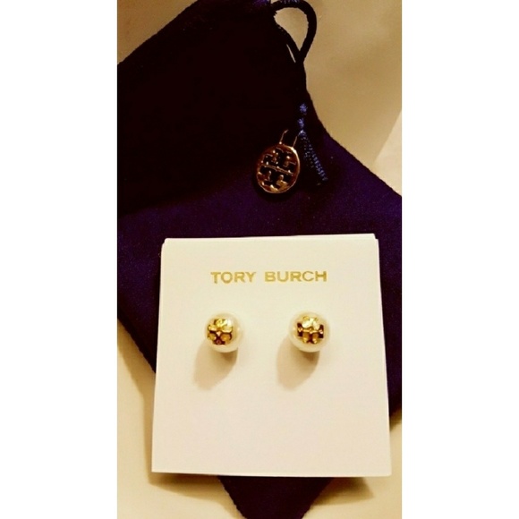 Tory Burch Evie Pearl Stud Earrings - Picture 4 of 4